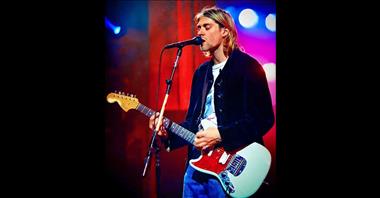 Guitarra que Kurt Cobain usou no último show do Nirvana é vendida por mais de 7 milhões de reais